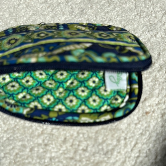 Vera Bradley lot includes wallet, jewelry bag and Wristlet - Picture 3 of 4